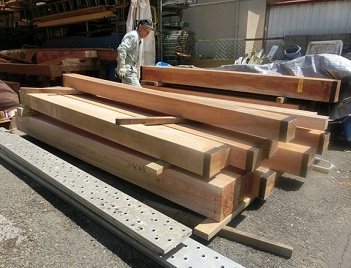 国産の良質木材で設計施工をしていきます。