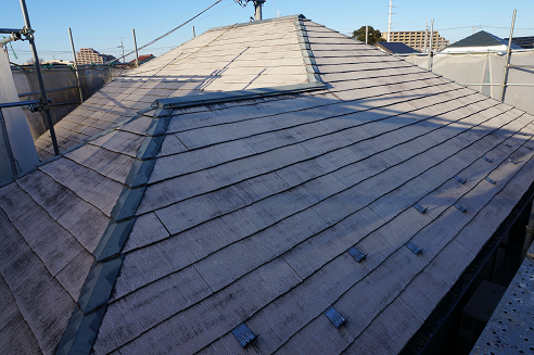 屋根塗装を施工する前の屋根の写真です。